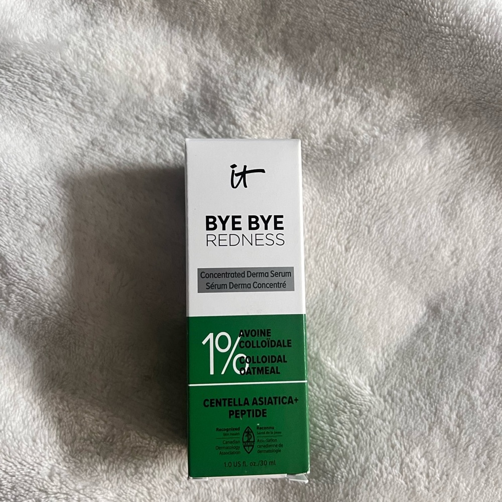 IT Cosmetics Bye Bye Redness Serum - Green